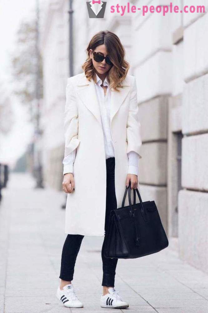 Vuodesta mitä pukea valkoinen takki: ominaisuuksia, tyypit ja paras yhdistelmä