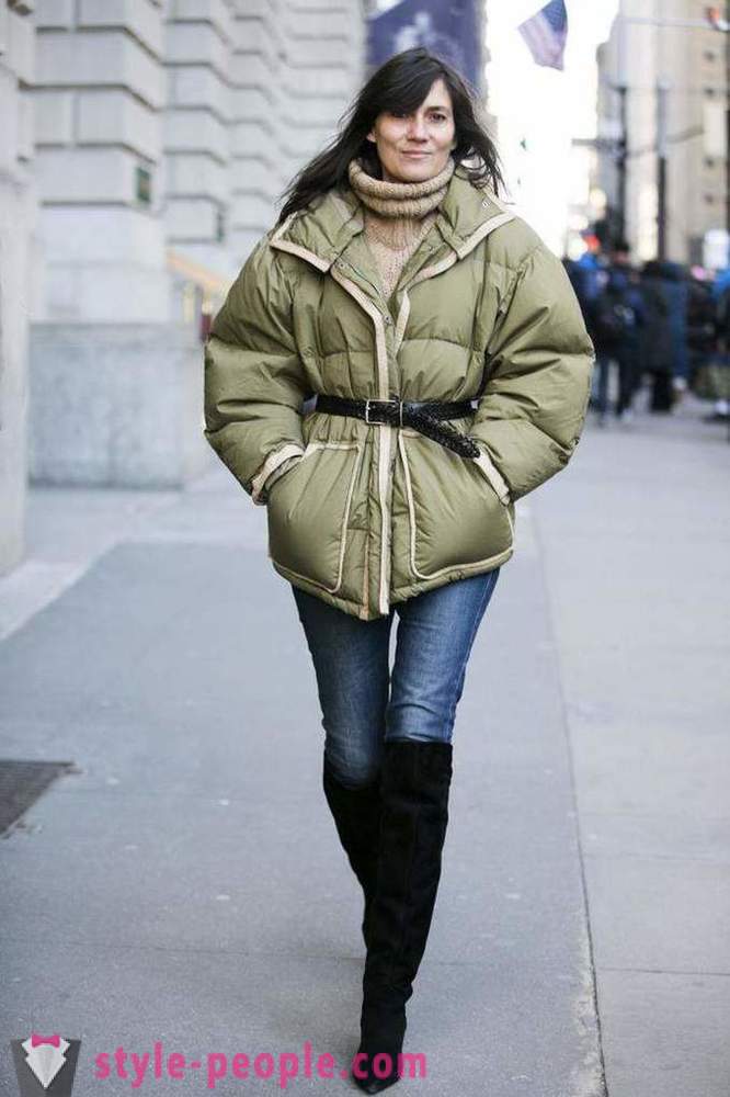 Naisten kevät takki: valokuva mannekiinit, stylisti neuvoja laadittaessa oikealla tavalla