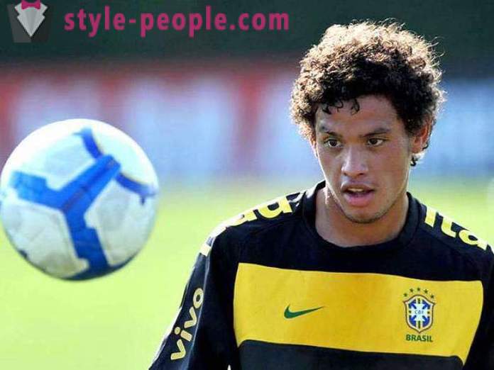 Carlos Eduardo: Brasilialainen jalkapallo uraa