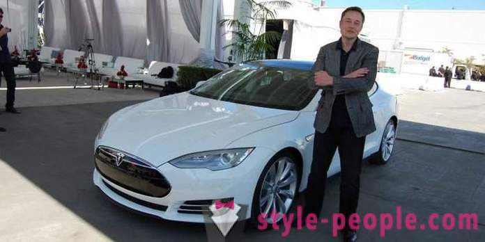 Autoja autotallin Elon Musk