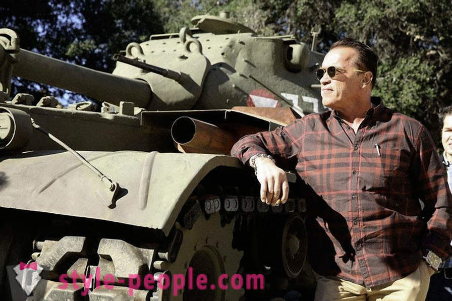 Arnold Schwarzenegger toimisto armeijassa