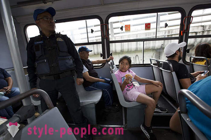 Miksi Meksiko asukkaat ostaa nuken matkapuhelimia
