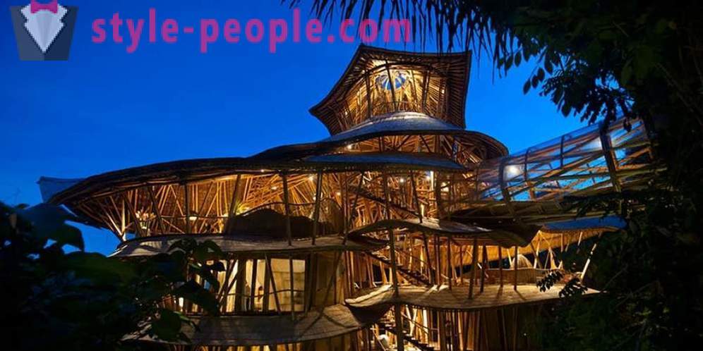 Hän lopettaa työnsä, meni Bali ja rakensi ylellinen talo bambu
