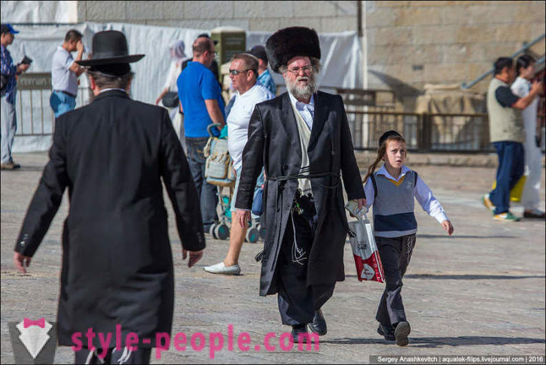 Miksi uskonnolliset juutalaiset käytettävä erityisiä vaatteita