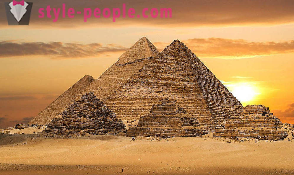 Jossa itse pyramidit Egyptissä
