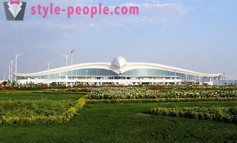 Turkmenistan avasi lentokentän muodossa lentävän Falcon