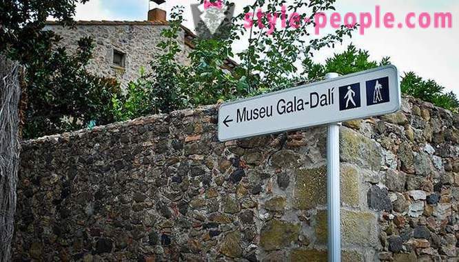 Salvador Dali -museo ja linna vaimonsa