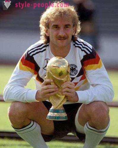 Rudi Völler - Saksan jalkapallon pelaaja ja valmentaja: elämäkerta, urheilu saavutuksia