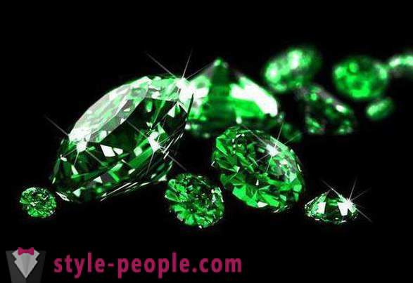 Vihreä jalokivet: Emerald, Demantoid, turmaliini