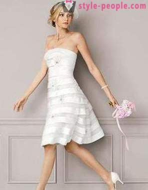 Pitsimäinen valkoinen mekko lyhyt