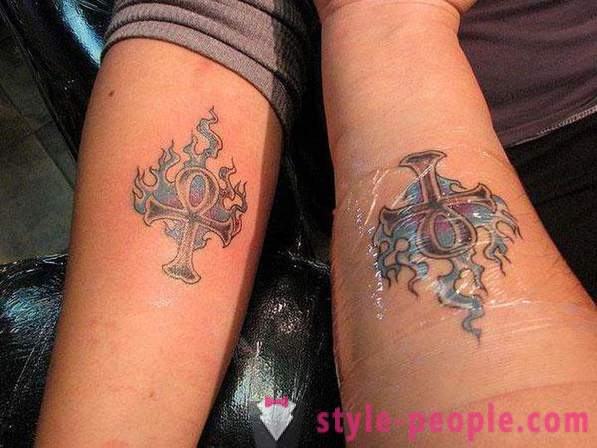 Pariksi tatuointi kahdelle - esitettävä näyttö ikuisen rakkauden
