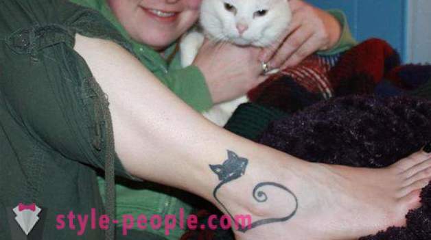Tatuointi jalalle kissa: valokuvan arvo