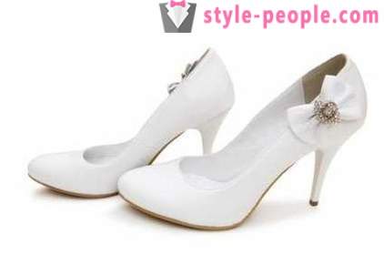 Valkoiset kengät fashionistas