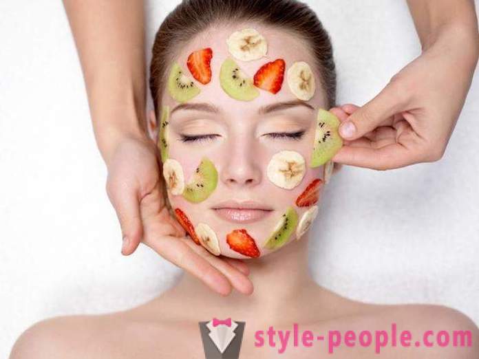 Hoitaa ihoa kunnolla: kasvonaamio mansikka ja muiden kauneudenhoitovinkeistään